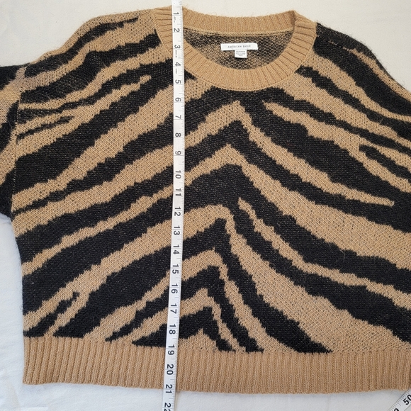 American Eagle Sweater Tan Black Tiger Animal Print Fuzzy Wool Blend Cropped XS - Picture 10 of 13